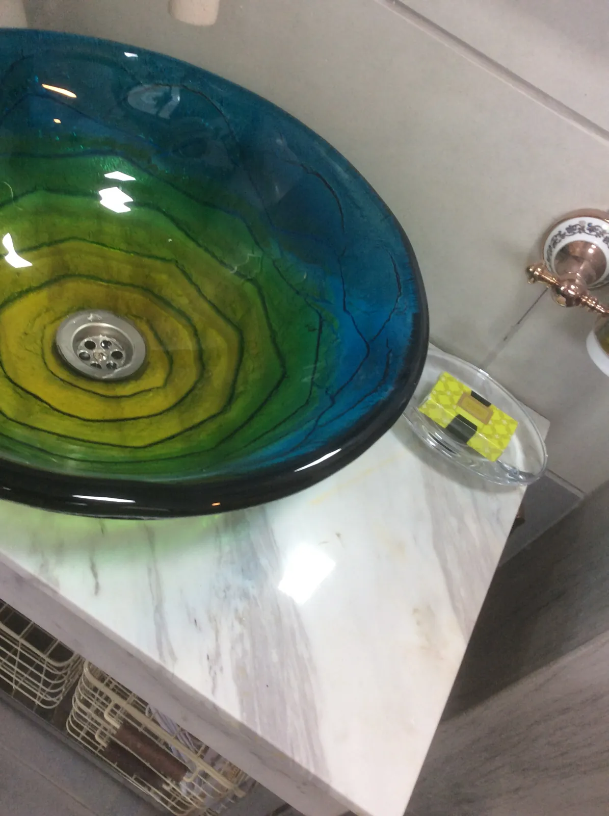 The glass basin in blue and green