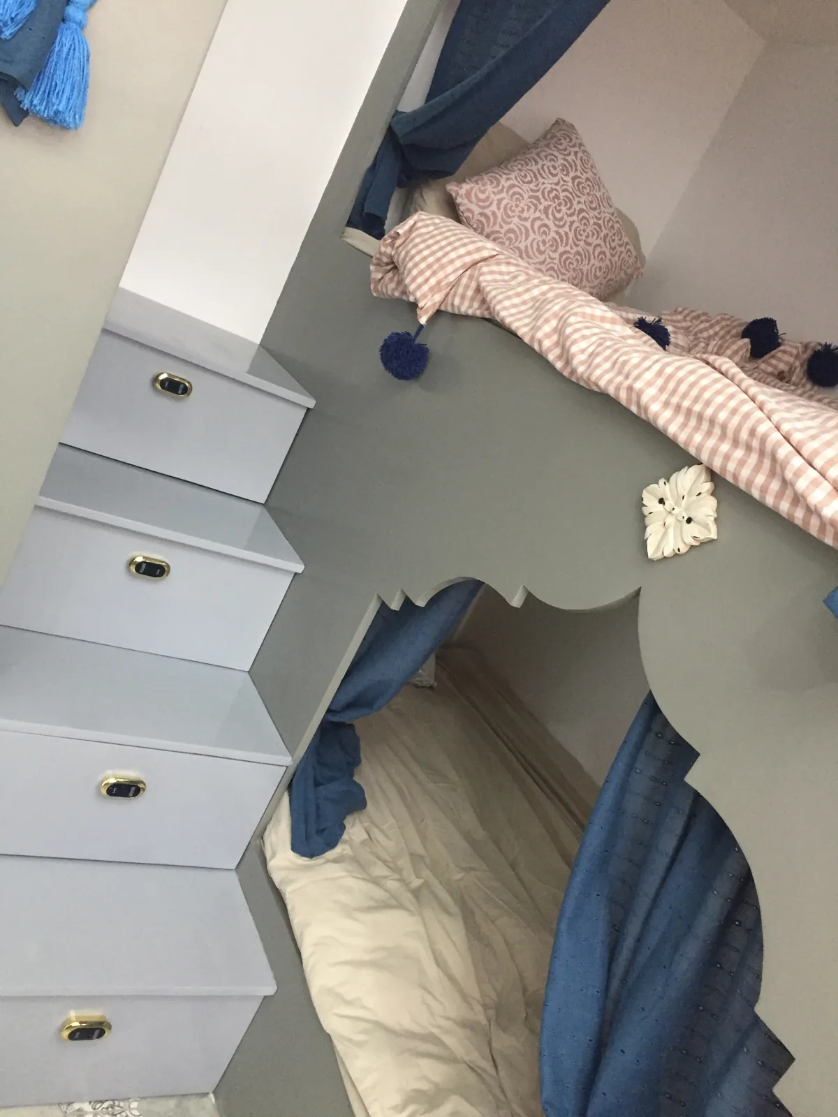 Storage integrated into the bed steps