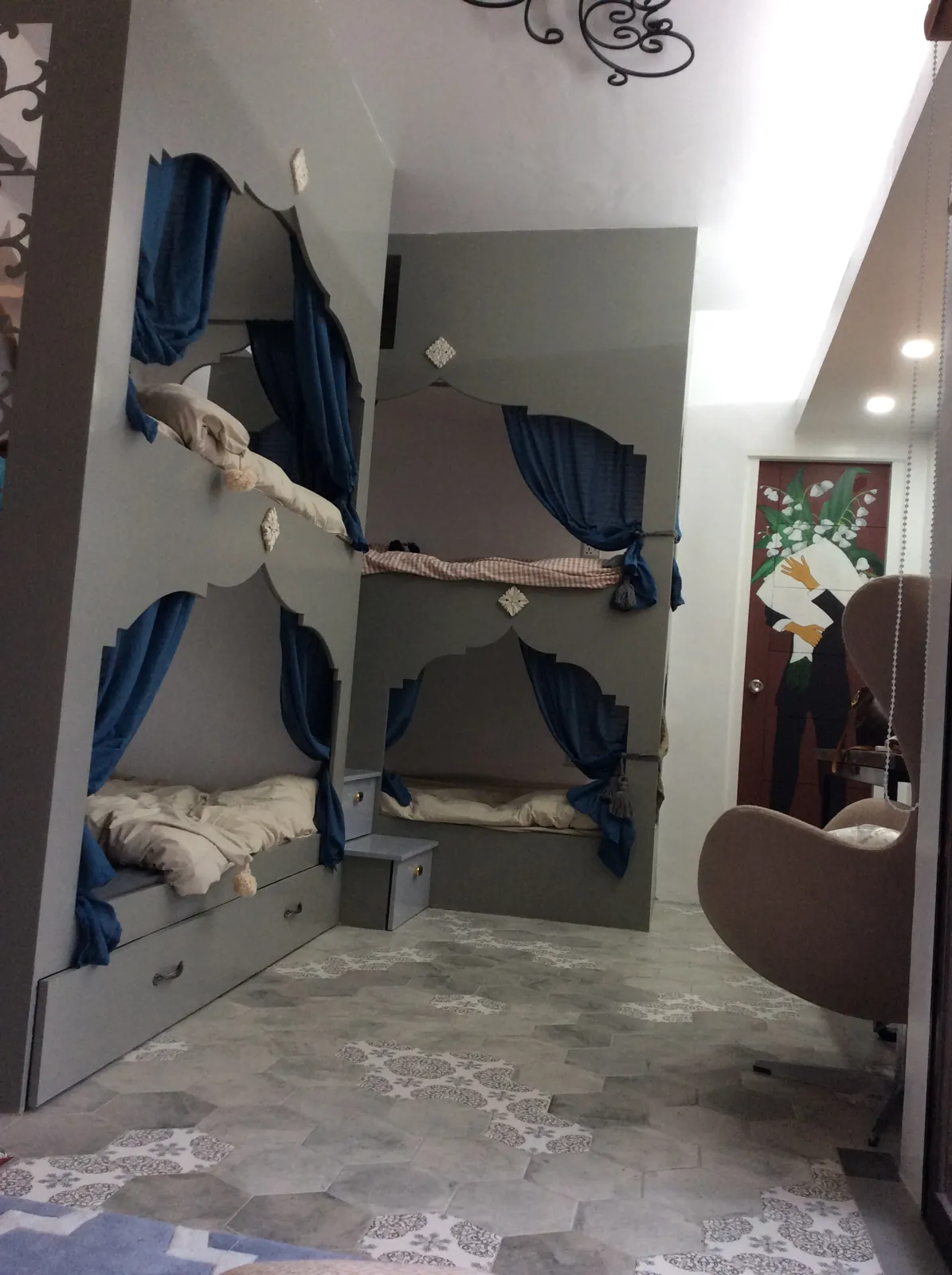 The sleeping area and its curtained beds