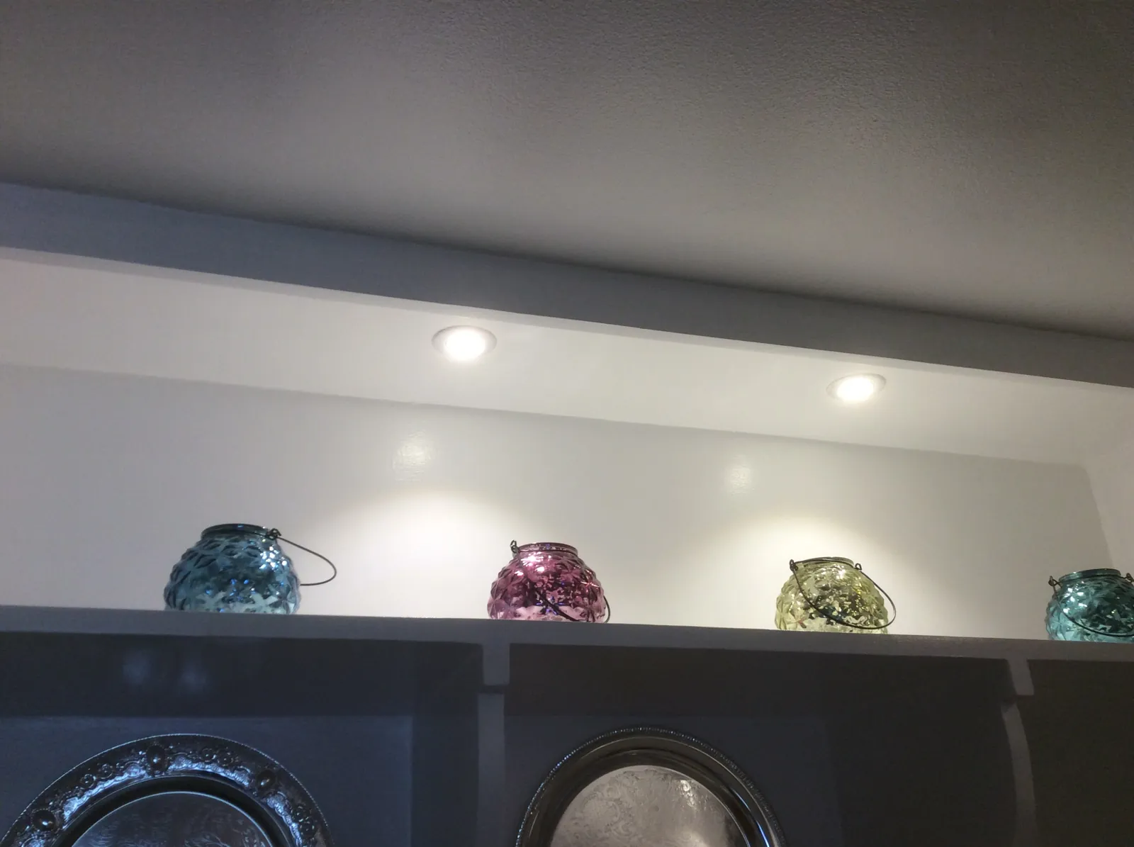 Ceiling lighting and display details