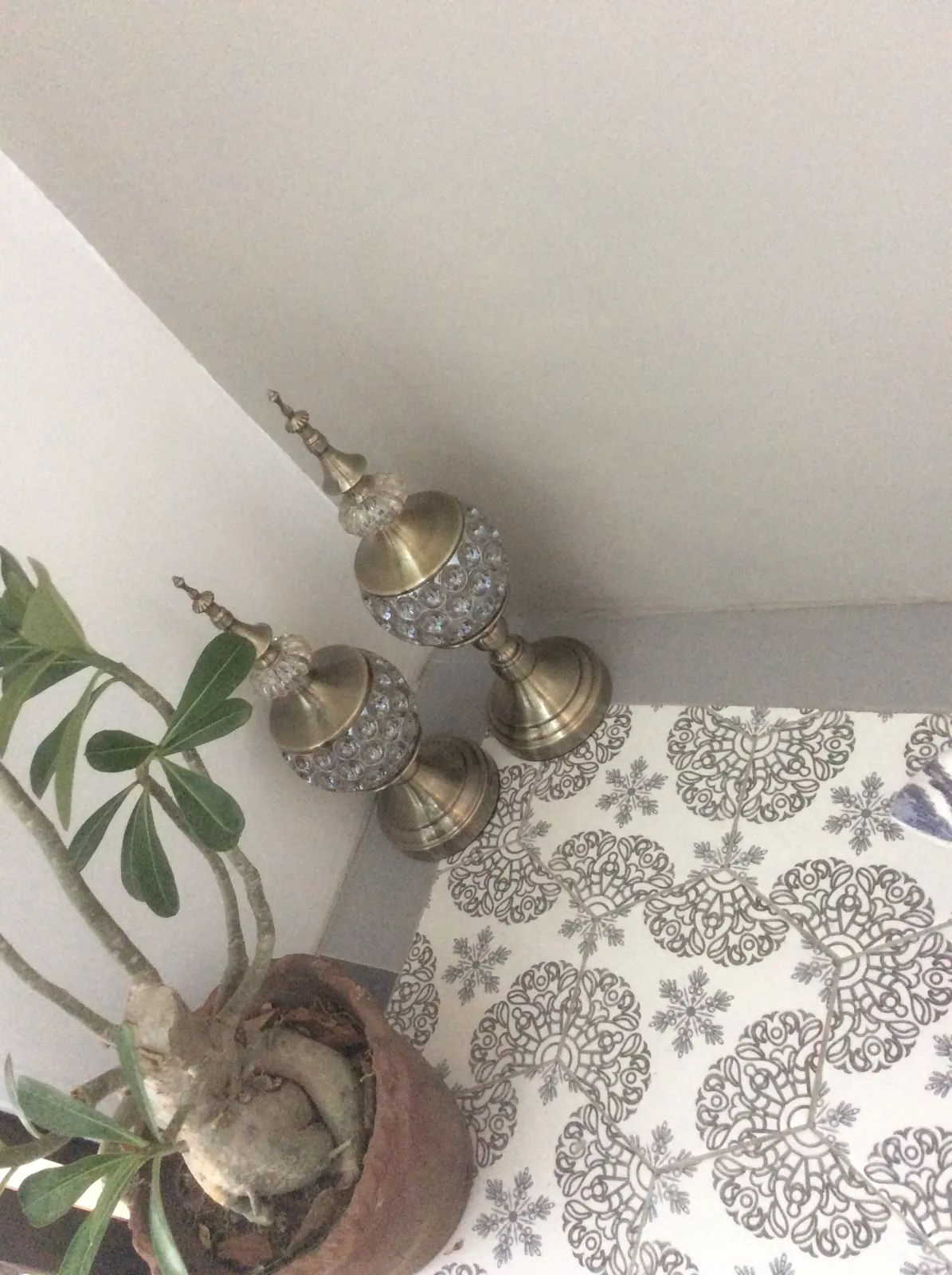 Wall ornaments and patterned finishes